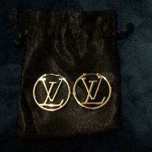 NEW GOLD LV 1” ROUND EARRINGS REPRODUCTION WITH ORIGINAL PACKAGING.